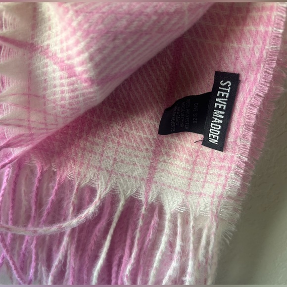 BRAND NEW: Steve Madden Scarf & Beanie Set - Picture 3 of 4